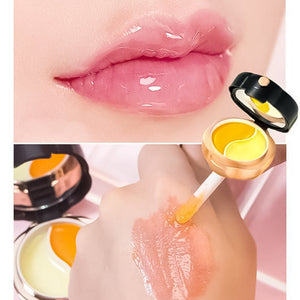 Moisturizing two-tone lip mask