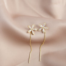 Load image into Gallery viewer, Shiny Fringe Flower Earrings